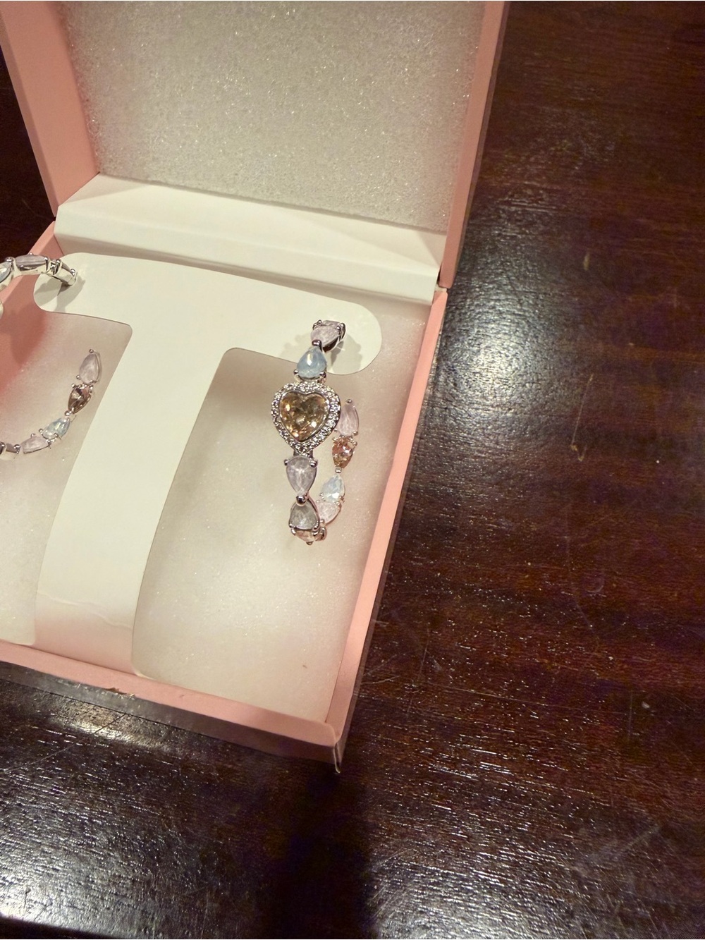 Jewel Candy: Desert Oasis Silver
Fashioned to Fly
Hearts - Picture 3 of 4